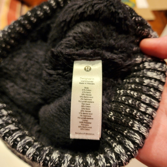 Lululemon Women's Textured Fleece-Lined Knit Beanie NWT - Picture 4 of 4